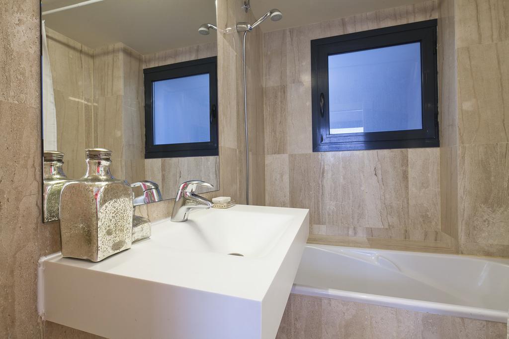 Apartment Barcelona Rentals - Private Pool And Garden Center ห้อง รูปภาพ