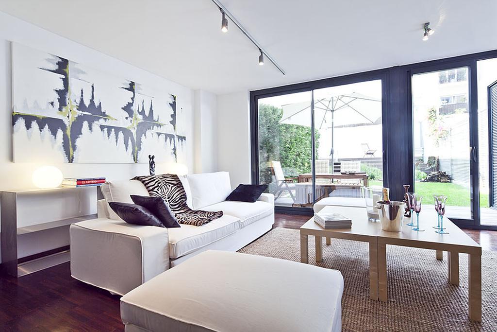 Apartment Barcelona Rentals - Private Pool And Garden Center ภายนอก รูปภาพ